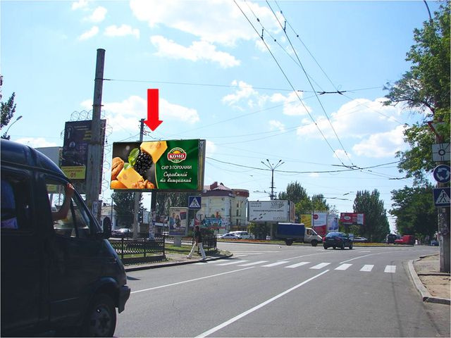 Призма 6x3,  Центральный пр. (бывш. Ленина пр.) / Пушкинская ул., разделитель, возле супермаркета "Эльдорадо", в сторону порта