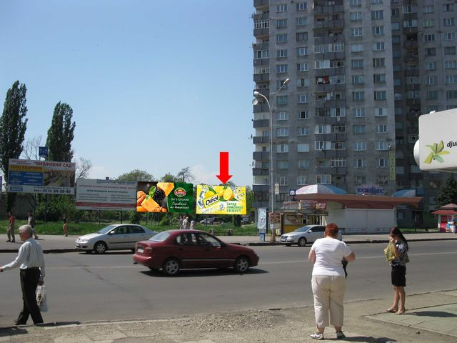 Щит 6x3,  Свободы пр., возле остановки