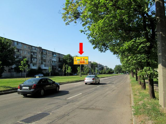Щит 6x3,  Хмельницкого бул., 10, разделитель, в сторону пр. Московский