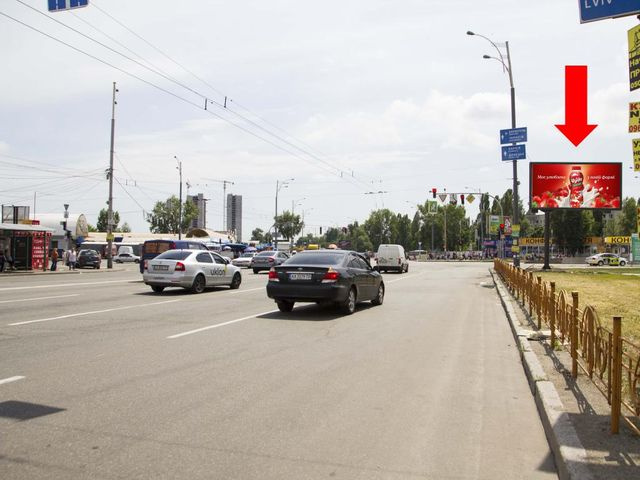 Призма 6x3,  Драйзера ул. - пр Ватутина, на светофоре, возле рынка "Троещина", в сторону ул. Братиславской
