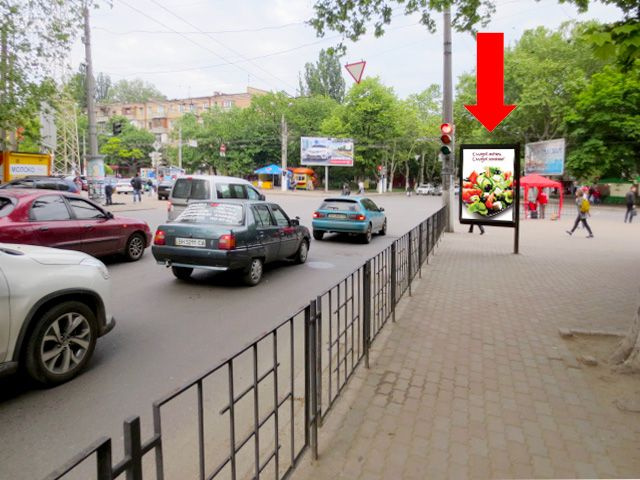 Сітілайт 1.2x1.8,  Филатова ул., 21/1 / ул. Космонавтов, на светофоре, в сторону пл. Толбухина