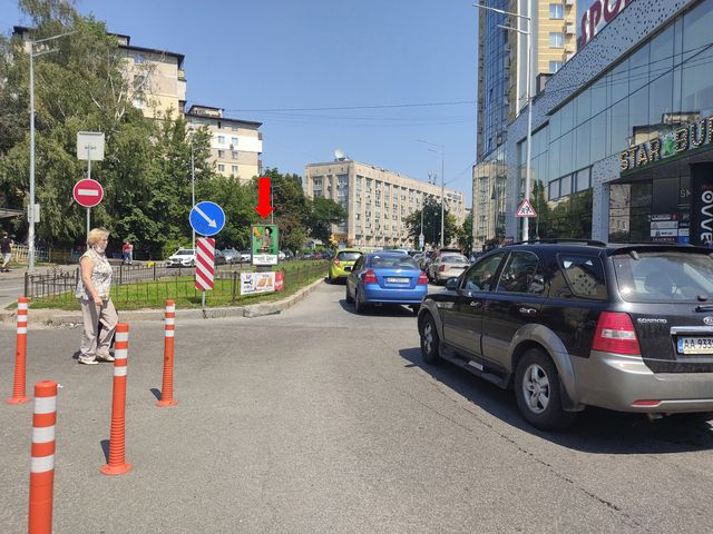 Сітілайт 1.2x1.8,  Гаврилишина ул. (бывш. ул. Василевской), 1, разделитель, напротив супермаркета "Сильпо", ТРЦ "Smart Plaza", в сторону Лукьяновки