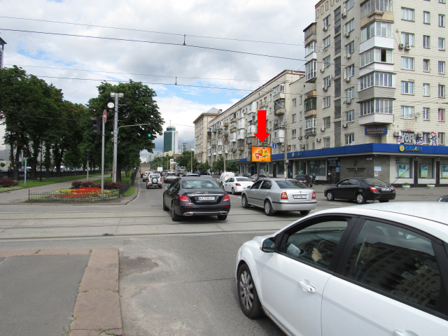 Цифрова панель 3.14x2.3,  Перемоги пр., 2 - вул. Бульварно-Кудрявська, на світлофорі, в сторону Повітрофлотського мосту, (ролик 10 сек, 1 вихід/1,5 хвилини)