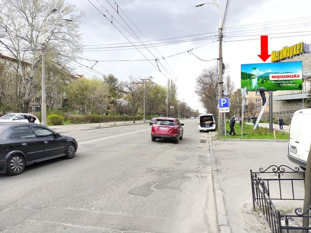 Цифрова панель 6x3,  Щербаковского ул., 58, возле супермаркета "Мегамаркет", рынка "Нивки", в сторону ул. Гречко, (ролик 10 сек, 1 выход/1,5 минуты)