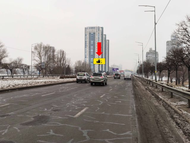 Цифрова панель 6x3,  Оболонский пр., разделитель, между ст.м. "Оболонь" и ст.м. "Почайна", в сторону ст. м. "Оболонь", (ролик 10 сек, 1 выход/1,5 минуты)