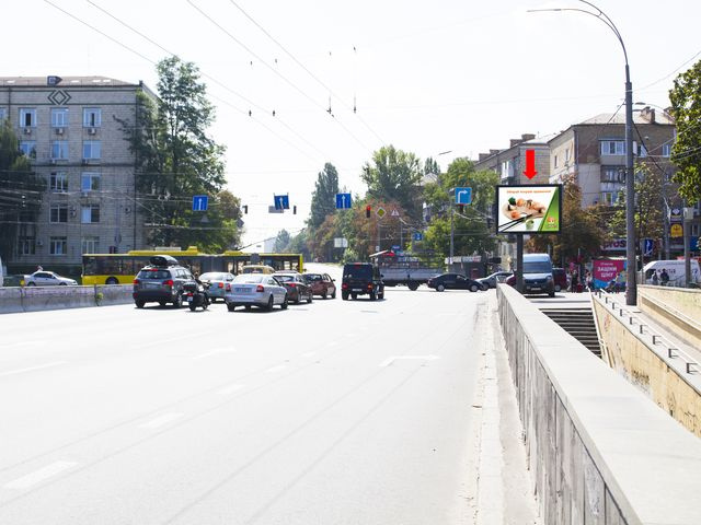Цифрова панель 3.14x2.3,  Телиги ул., 13/14 - ул. Дорогожицкая, на светофоре, в сторону ст. м. "Шулявская", (ролик 10 сек, 1 выход/1,5 минуты)