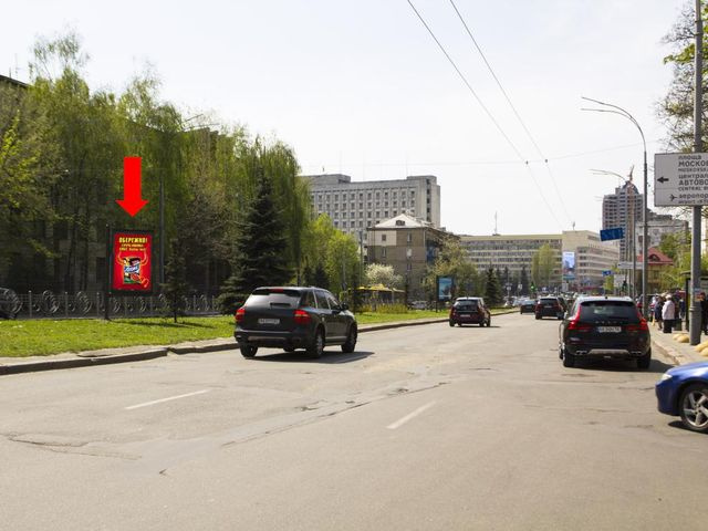 Скролл 1.2x1.8,  Алмазова ул. (бывш. Кутузова ул.), 4а, в сторону м. Печерская, на разделителе