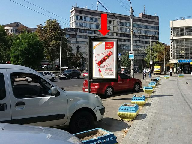 Сітілайт 1.2x1.8,  Сечевых стрельцов ул., 8Б / Львовская пл., возле супермаркета "Novus", из центра
