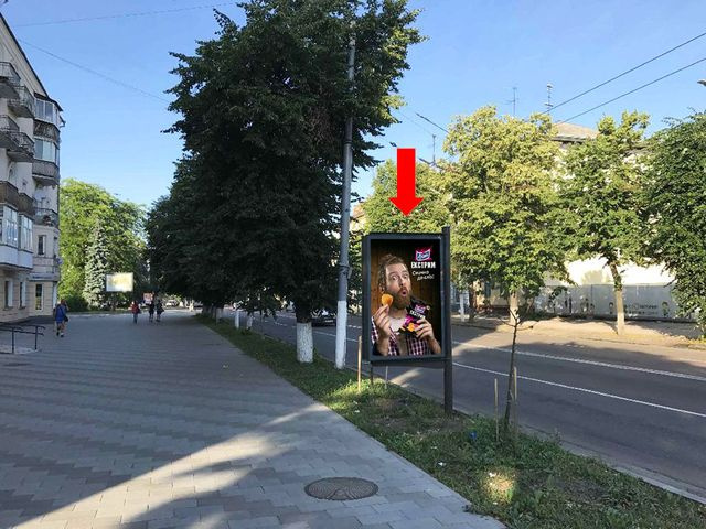 Сітілайт 1.2x1.8,  Киевская ул., 9 / ул. Театральная, возле ПУМБа, на светофоре