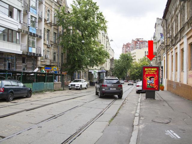 Сітілайт 1.2x1.8, Дмитриевская ул., 39 - ул. Павловская, на светофоре, в сторону Цирка Сітілайт 1.2x1.8, Дмитриевская ул., 39 - ул. Павловская, на светофоре, в сторону Цирка