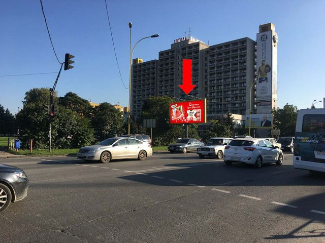 Щит 6x3,  Минайская ул. - пр. Свободы, пл. Кирилла и Мефодия, возле отеля "Закарпаття", на светофоре, из центра