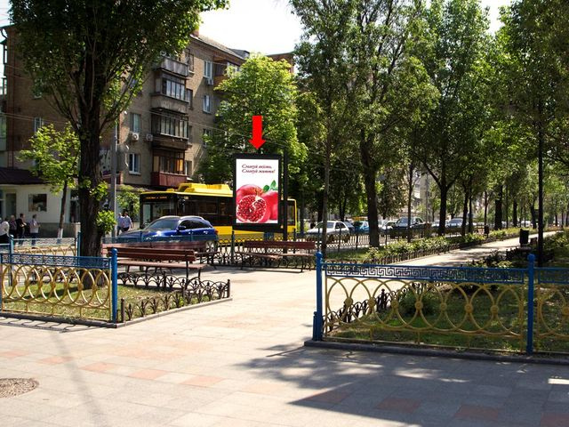 Сітілайт 1.2x1.8,  Украинки бул., 13 / Новогоспитальная ул. (бывш. Щорса пер.), на светофоре, в сторону пл. Л. Украинки