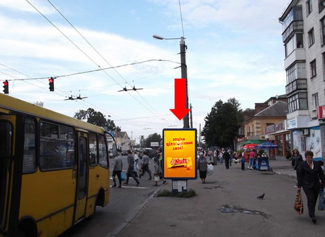 Сітілайт 1.2x1.8,  Киевская ул., 120, напротив автовокзала, возле ломбарда "Скарбниця", на светофоре