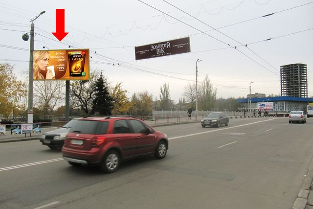 Щит 6x3,  Б. Перспективная ул. (бывш. Маркса ул.) / Набережная ул., рядом с ЦУМ, супермаркетом "Сильпо", центральным рынком