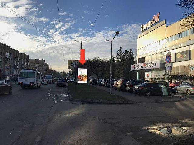 Сітілайт 1.2x1.8,  Киевская ул. - ул. Восточная, возле ТРЦ "Ярмарок", McDonald's, в центр