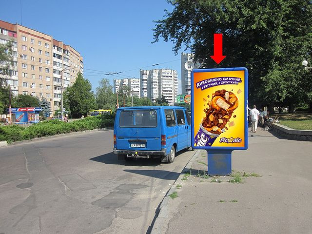 Сітілайт 1.2x1.8,  Шевченко бул. / 700-летия Черкасс пл., возле супермаркета "Сильпо", в центр