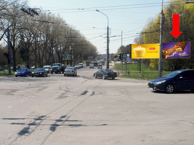 Щит 6x3, Злуки пр. / 15-го Апреля ул., возле ТЦ "Мандарин", супермаркета "Сильпо", в центр, правая Щит 6x3, Злуки пр. / 15-го Апреля ул., возле ТЦ "Мандарин", супермаркета "Сильпо", в центр, правая