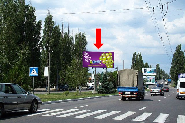 Щит 6x3,  Свободы пр. (бывш. 60-летия Октября ул.) 83/1 / Пугачева ул.  (бывш. Московская ул.) разделитель, из центра