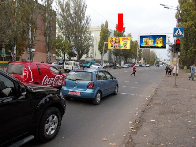 Щит 6x3,  Краснова ул., 3, возле банка "Пивденный", в центр