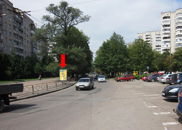 Сітілайт 1.2x1.8,  Шевченко бул., 472, напротив 700-летия Черкасс пл., ресторана "Папа Карло", в центр