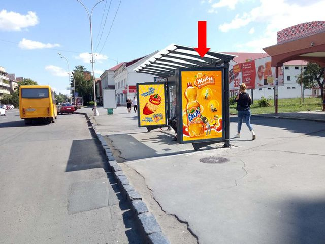 Сітілайт 1.2x1.8,  Свободы пр., 2, в сторону пл. Кирилла и Мефодия, остановка