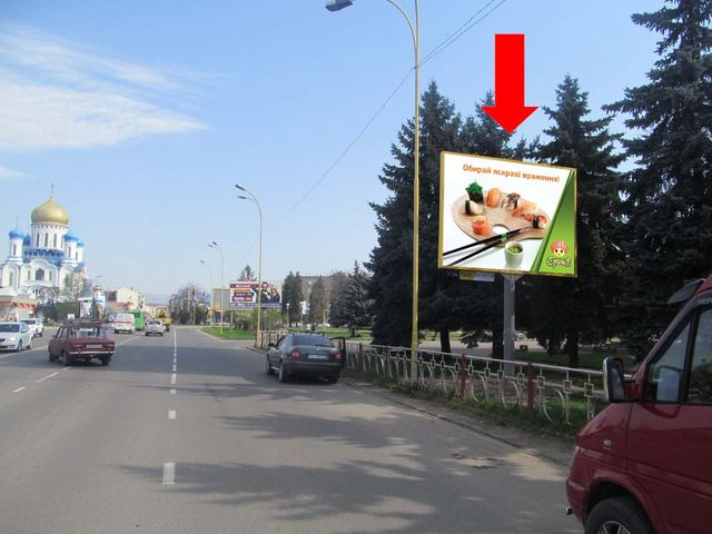 Щит 4x3,  Минайская ул. / пл. Кирилла и Мефодия, возле отеля "Закарпатье-Интурист", в центр
