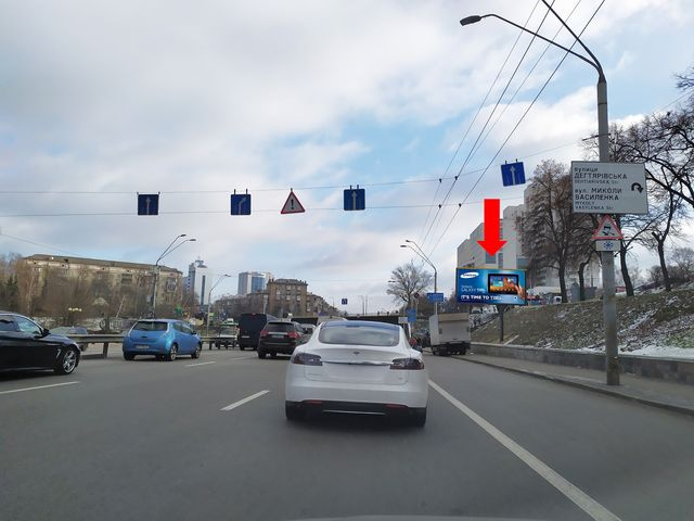 Призма 6x3,  Победы пр. 57, ст.м. "Берестейская", в центр
