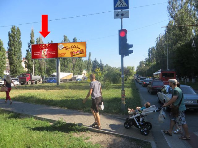 Щит 6x3, Небесной Сотни пр. (бывш. Жукова пр.), 4В, разделитель, в центр, левая Щит 6x3, Небесной Сотни пр. (бывш. Жукова пр.), 4В, разделитель, в центр, левая