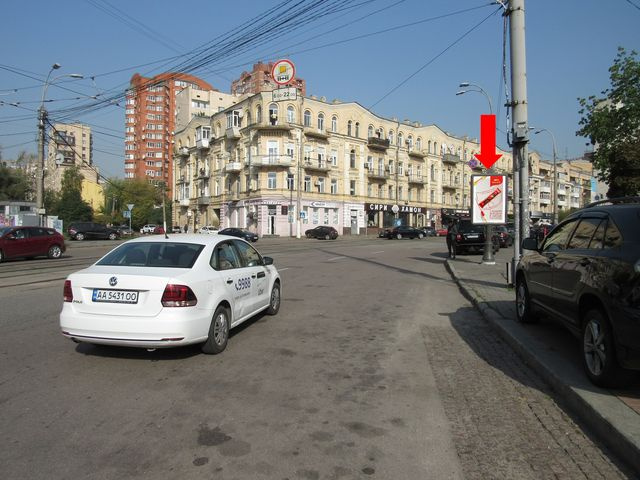 Сітілайт 1.2x1.8,  Бульварно-Кудрявская ул. (бывш. Воровского) - ул. Златоустовская, возле Цирка, в сторону ул. Дмитриевской