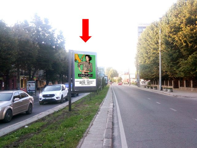 Скролл 1.2x1.8,  Черновола пр., 11, разделитель, возле ресторана "Кумпель", из центра