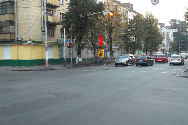Сітілайт 1.2x1.8,  Киевская ул., 86 / Мазепы ул. (бывш. ул. Мануильского), на светофоре