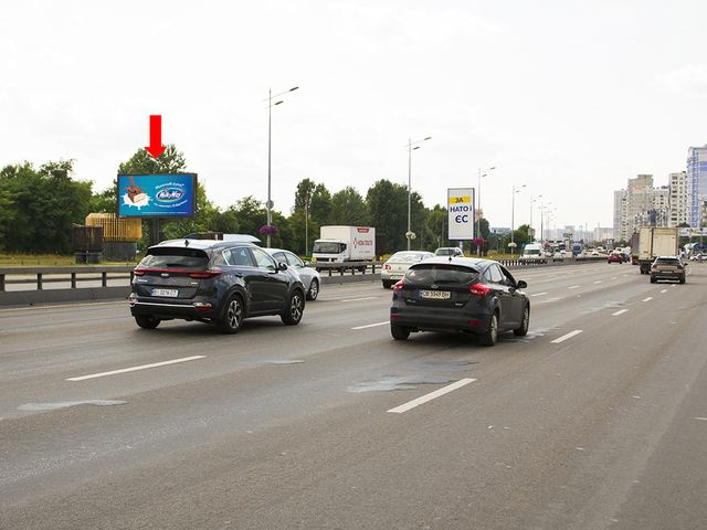 Беклайт 6x3,  Бажана пр., возле ст.м. "Вырлица", АЗС "Glusco", в сторону центра