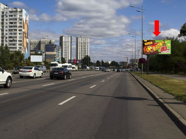 Призма 6x3,  Бажана пр., 7 напротив, в сторону ст.м. "Вырлица", из центра