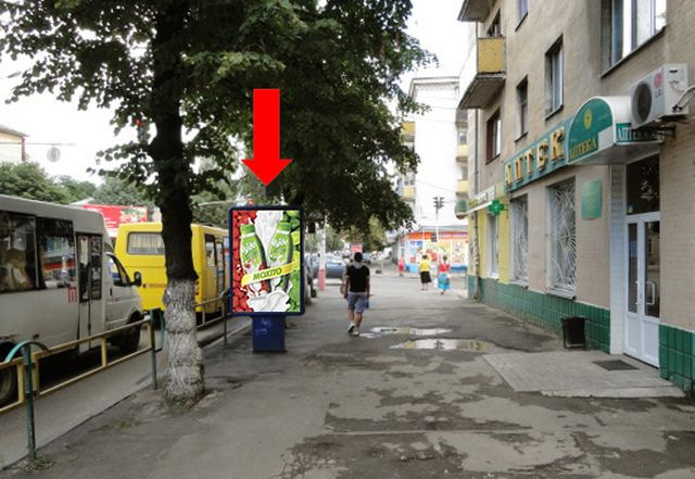 Сітілайт 1.2x1.8,  Киевская ул., 86 / Мазепы ул. (бывш. ул. Мануильского), на светофоре